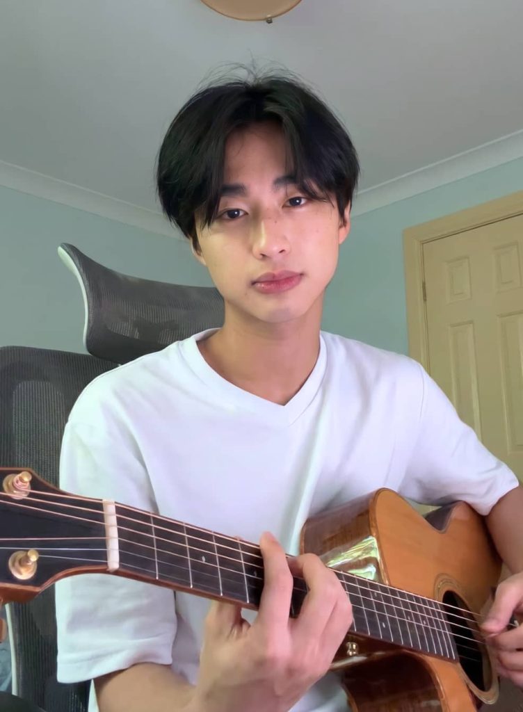 Roger — Acoustic & Electric Guitar Teacher